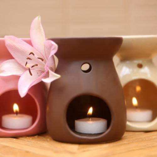 Collection de brûleurs parfumés pour créer une atmosphère zen et élégante