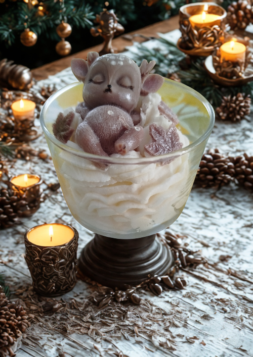 Bougie artisanale Rêve de Faon emballée avec soin, idéale pour un cadeau poétique et raffiné.