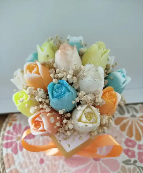 Bouquet parfumé de tulipes en cire artisanale multicolores avec gypsophile