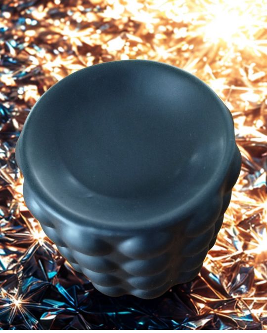 Brûleur Bubble noir pour Fondants parfumés noir au design moderne et texturé, idéal pour diffuser les fondants parfumés et décorer l’intérieur.