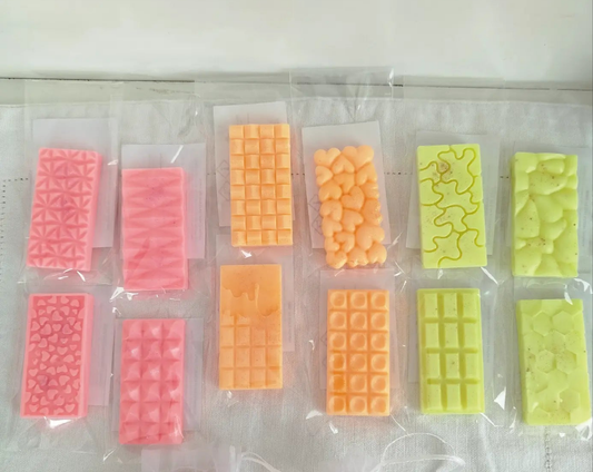 mini tablette parfumée Fondante, assortiment coloré de tablettes parfumées en cire végétale, artisanales et décoratives.