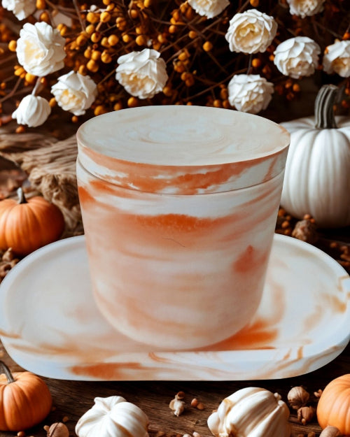 Gros plan sur le pot minéral fait main de la bougie Souffle d’Érable