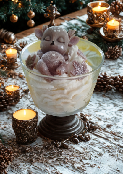 Bougie artisanale Rêve de Faon emballée avec soin, idéale pour un cadeau poétique et raffiné.