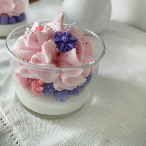  Bougie parfumée gourmande avec fragrance de fruits rouges sans CMR ni phtalates