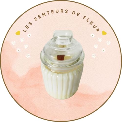 Bougie parfumée artisanale dans un contenant en verre style bonbonnière