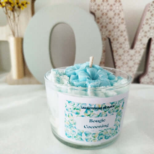 bougie parfumée à la senteur crème de soin ,décoratif ou le plaisir d'offrir
