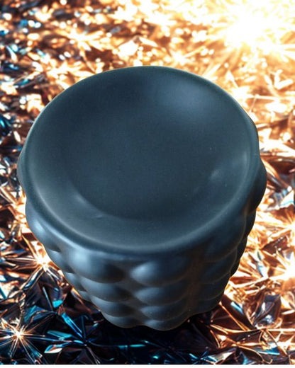 Brûleur Bubble noir pour Fondants parfumés noir au design moderne et texturé, idéal pour diffuser les fondants parfumés et décorer l’intérieur.
