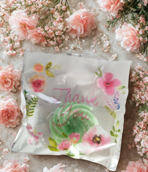 LOT DE 10 FONDANTS PARFUMES AUX SENTEURS VARIEES dans un emballage avec fleurs et le mot 'Thank You'.