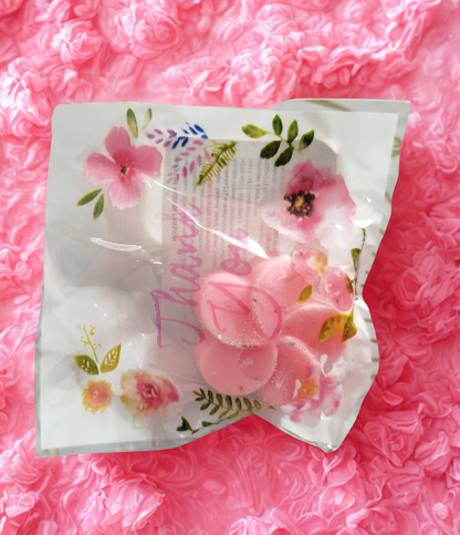 LOT DE 10 FONDANTS PARFUMES AUX SENTEURS VARIEES emballage avec des senteurs variées et visuel floral.