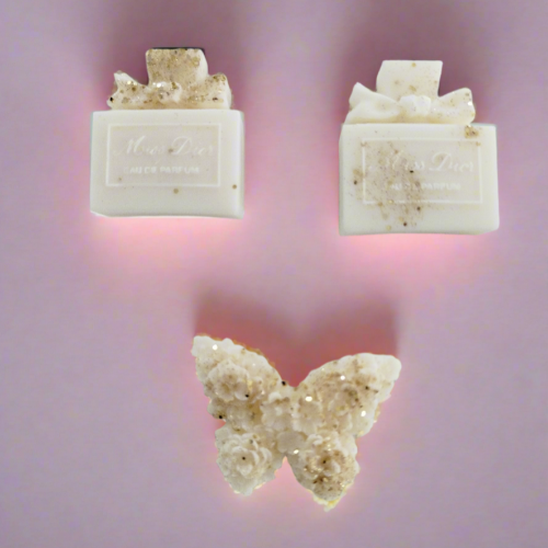 Fondants parfumés senteur Adorable, dupe de J'Adore, en cire végétale avec ses éclats dorés