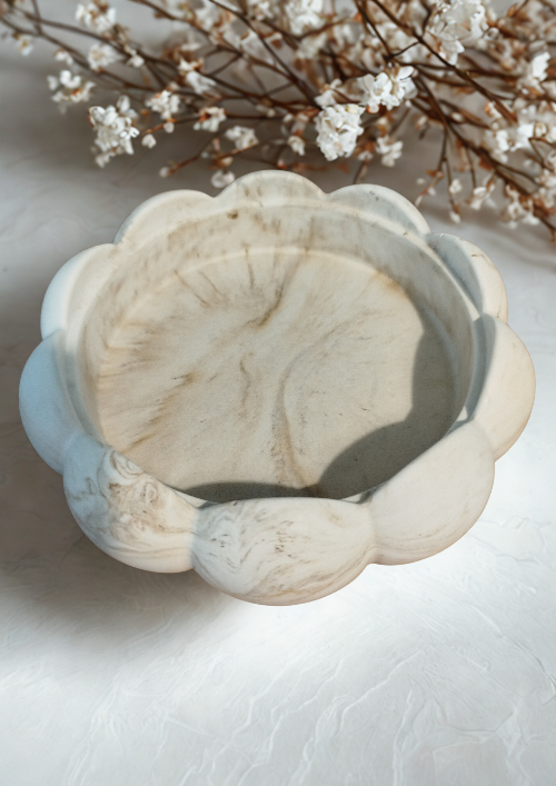 Marbella - vide-poches artisanal en minéral raysin avec finition mate et texture douce.